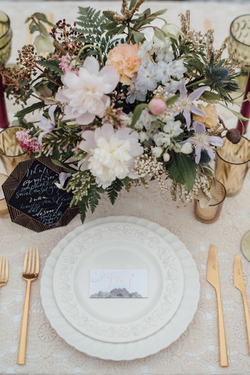 Save money and DIY your own wedding décor